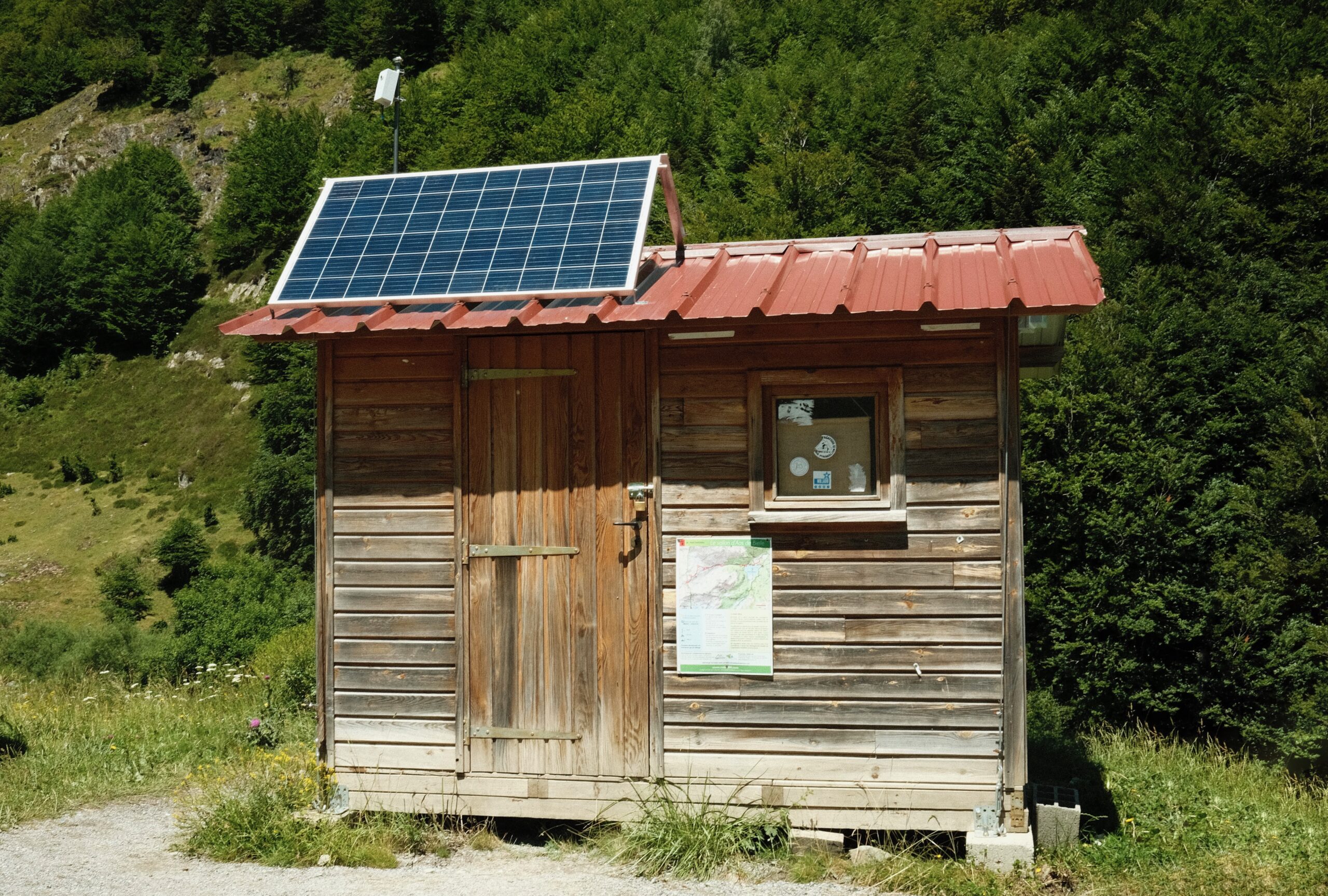 A Hut to Connect the Mountain | République des Pyrénées